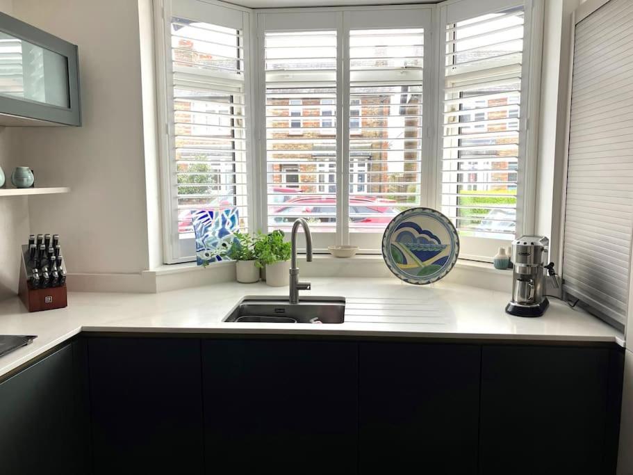 Our Beautifully Renovated Home Τσίτσεστερ Εξωτερικό φωτογραφία