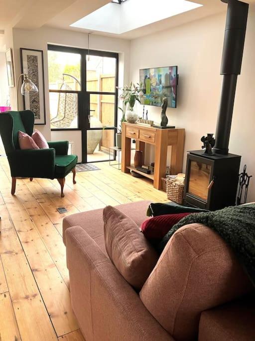 Our Beautifully Renovated Home Τσίτσεστερ Εξωτερικό φωτογραφία