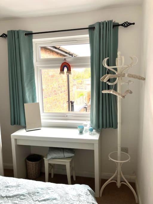 Our Beautifully Renovated Home Τσίτσεστερ Εξωτερικό φωτογραφία