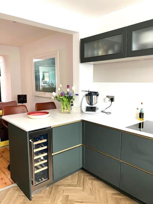 Our Beautifully Renovated Home Τσίτσεστερ Εξωτερικό φωτογραφία